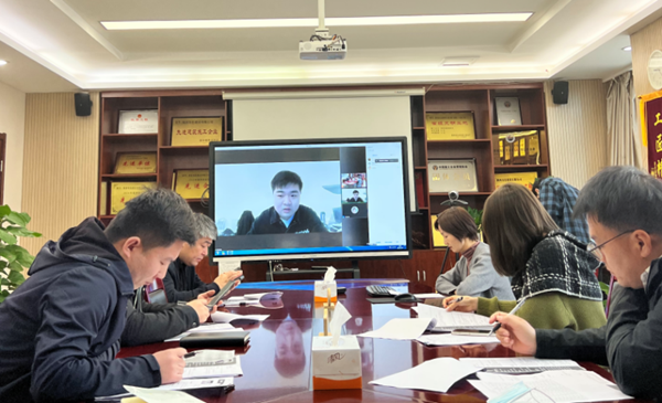 公司組織開展線上應(yīng)屆大學畢業(yè)生面試工作